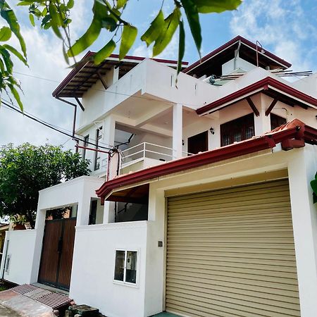 Sand & Surf Guest House نيجومبو المظهر الخارجي الصورة