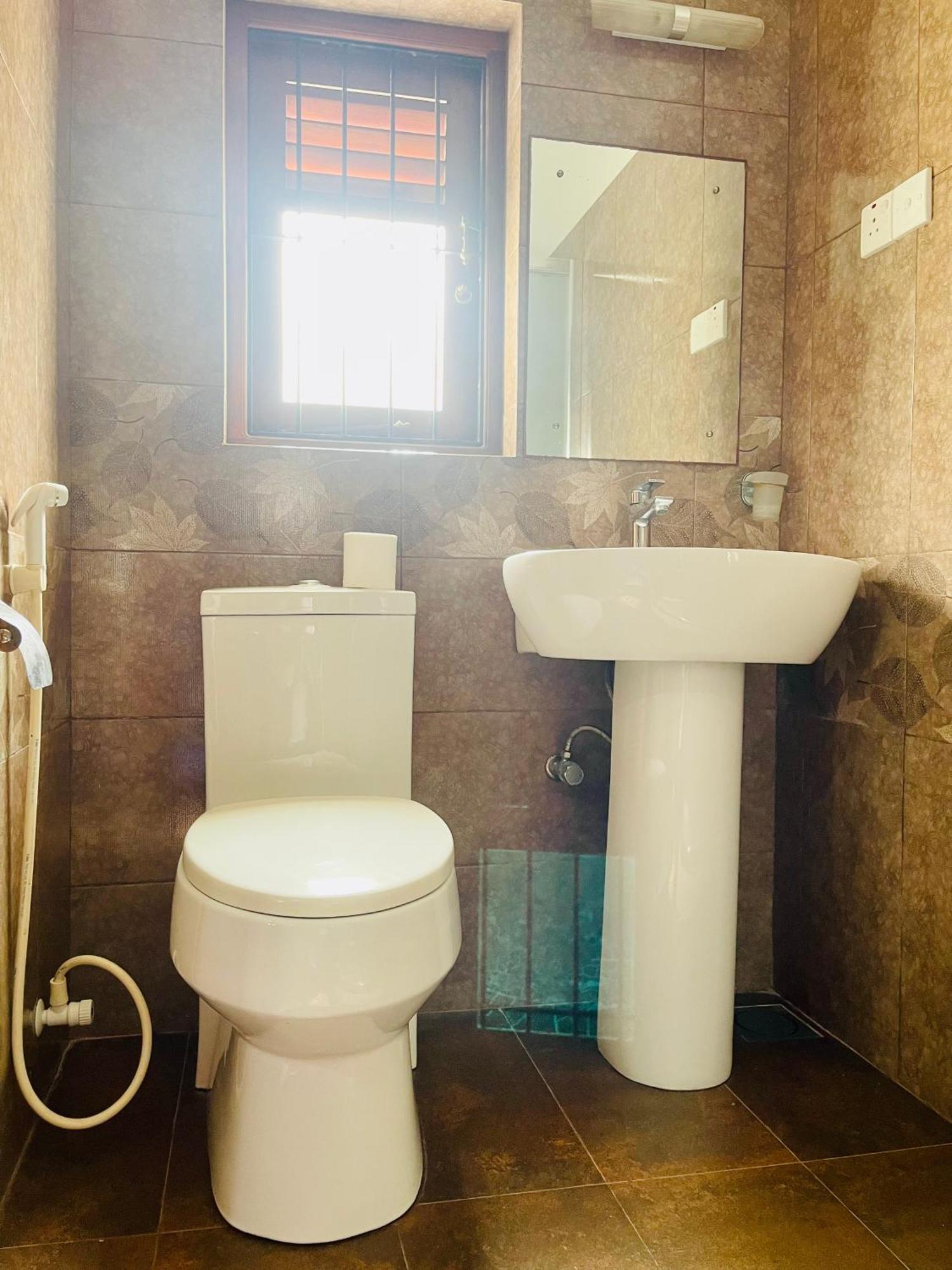 Sand & Surf Guest House نيجومبو المظهر الخارجي الصورة