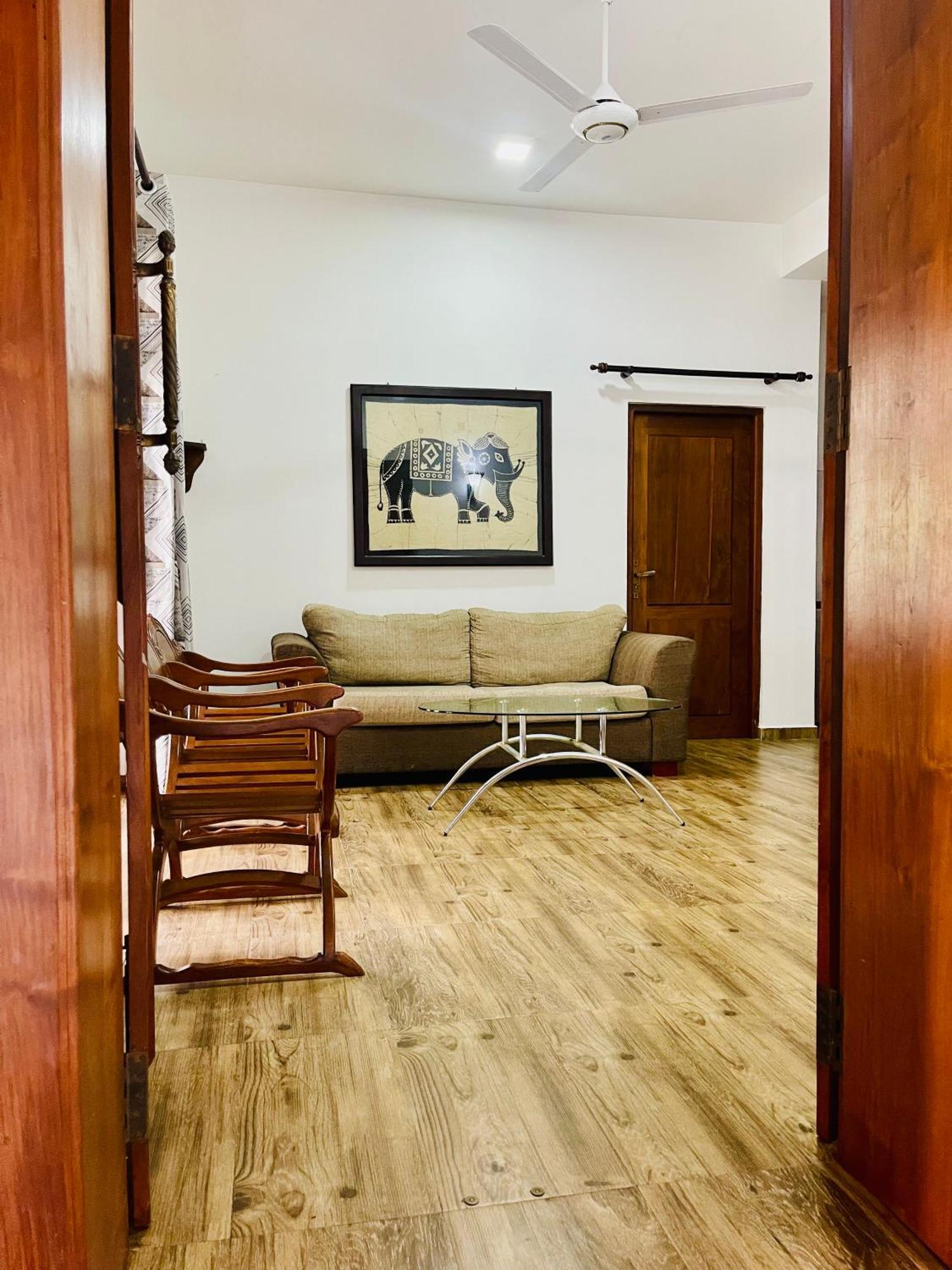 Sand & Surf Guest House نيجومبو المظهر الخارجي الصورة
