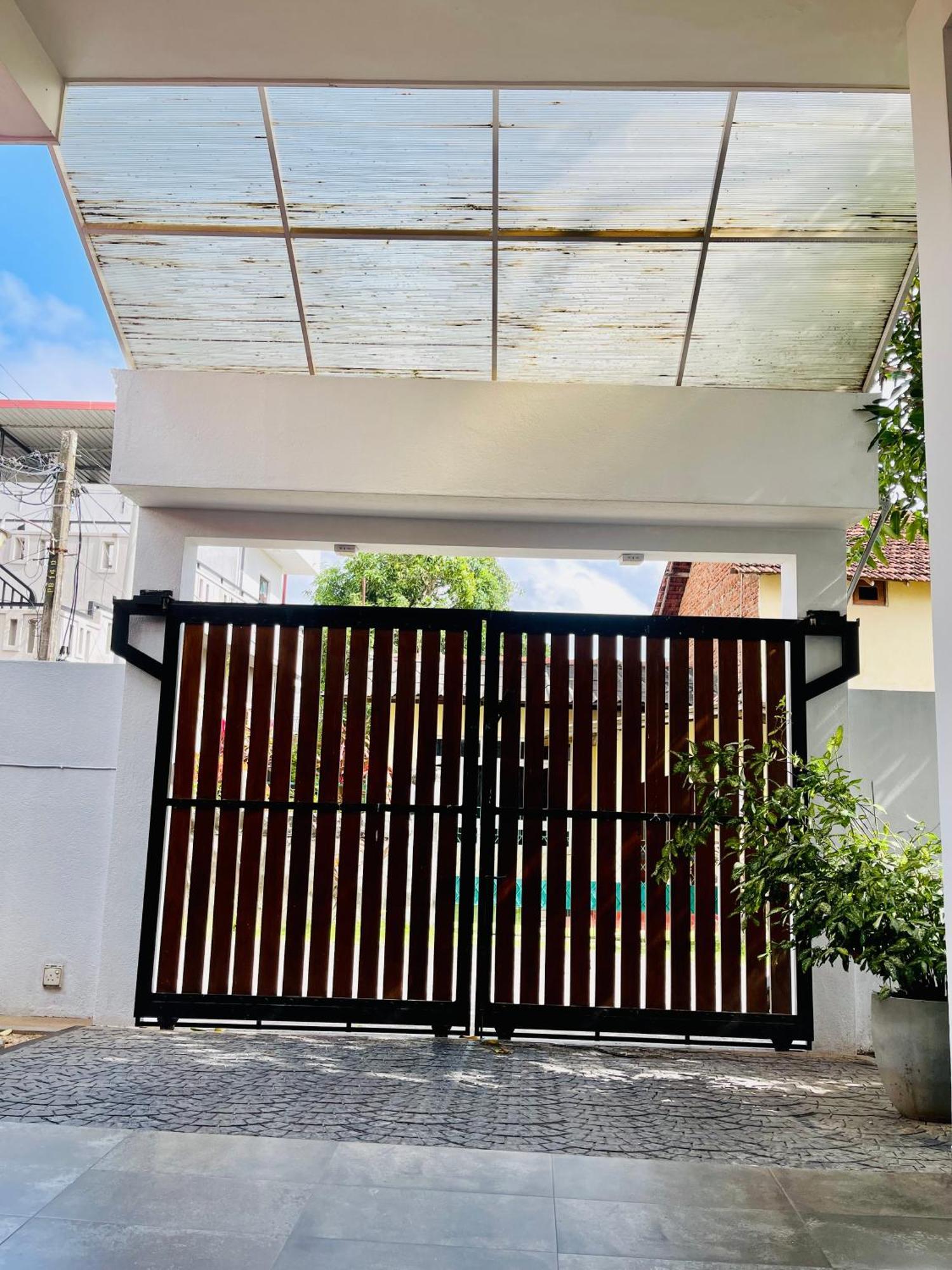 Sand & Surf Guest House نيجومبو المظهر الخارجي الصورة