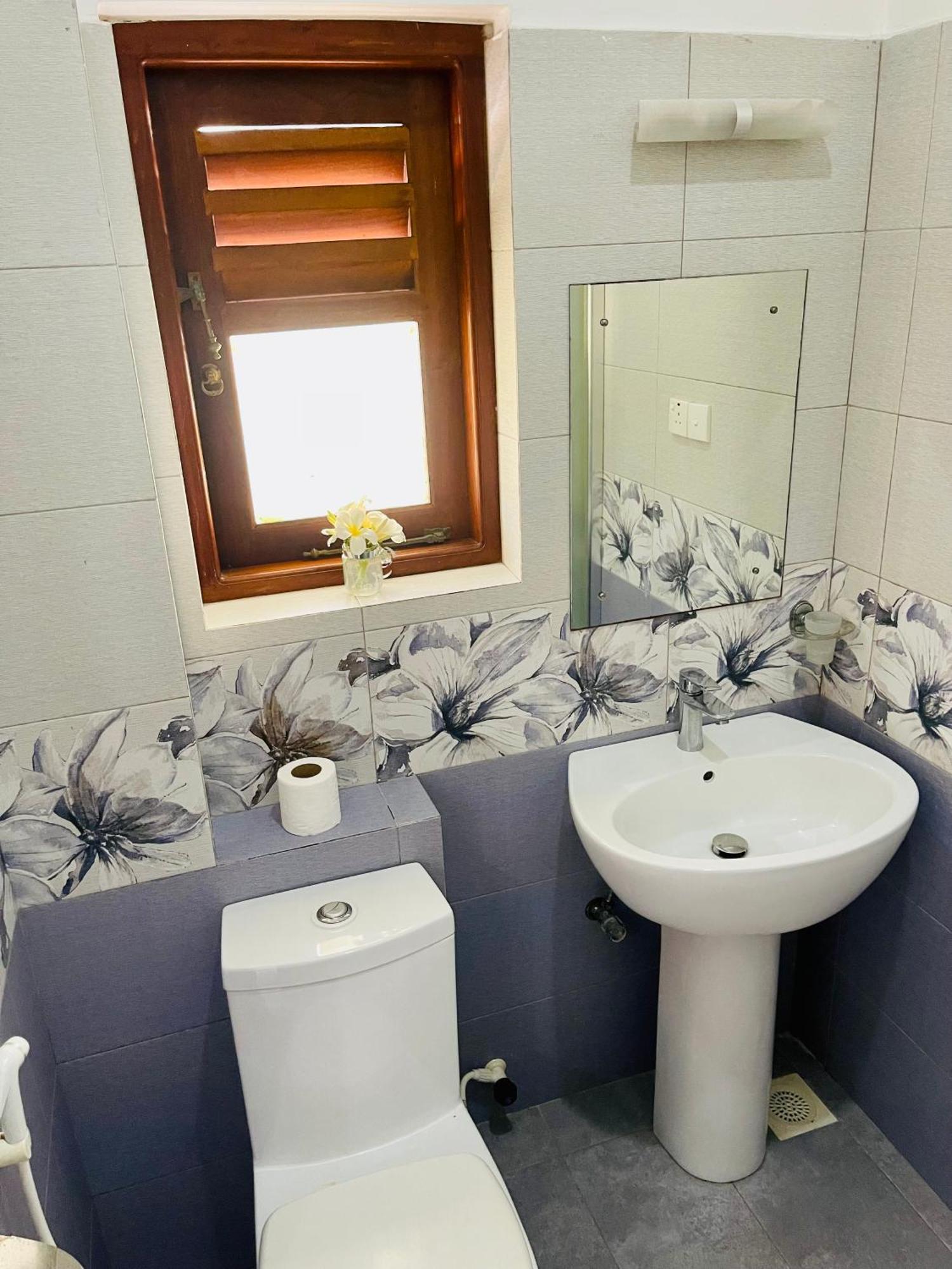 Sand & Surf Guest House نيجومبو المظهر الخارجي الصورة