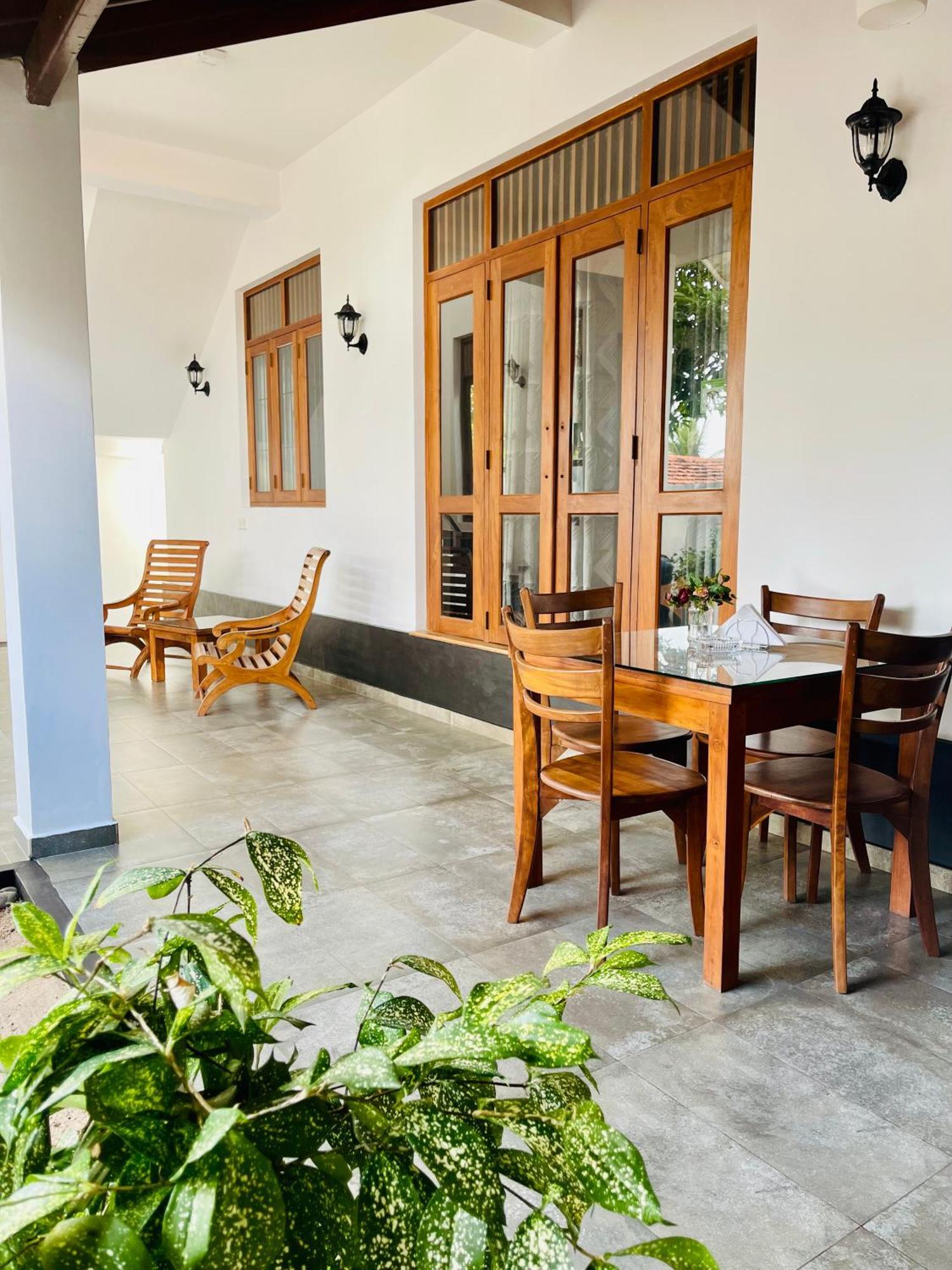Sand & Surf Guest House نيجومبو المظهر الخارجي الصورة