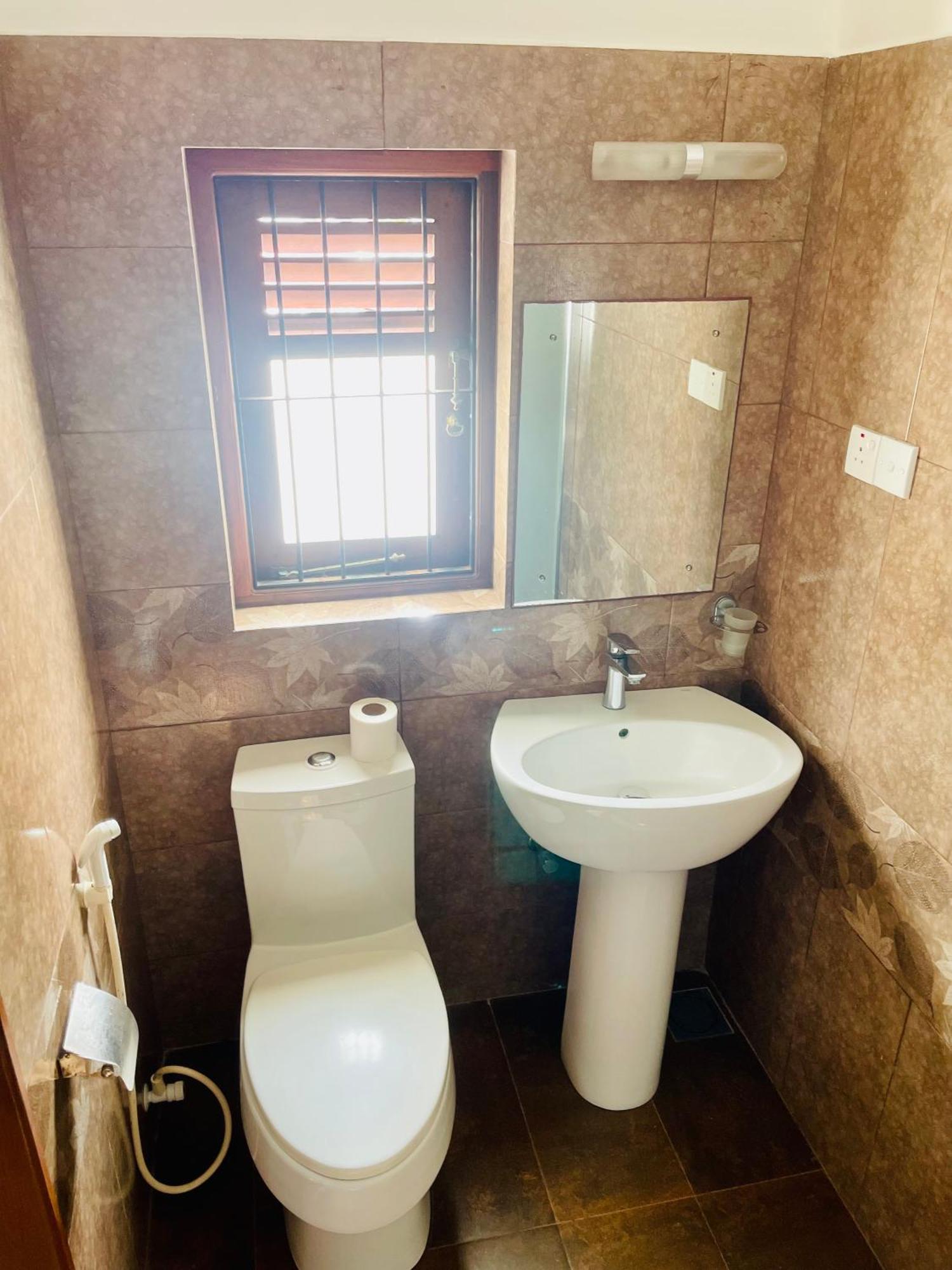 Sand & Surf Guest House نيجومبو المظهر الخارجي الصورة