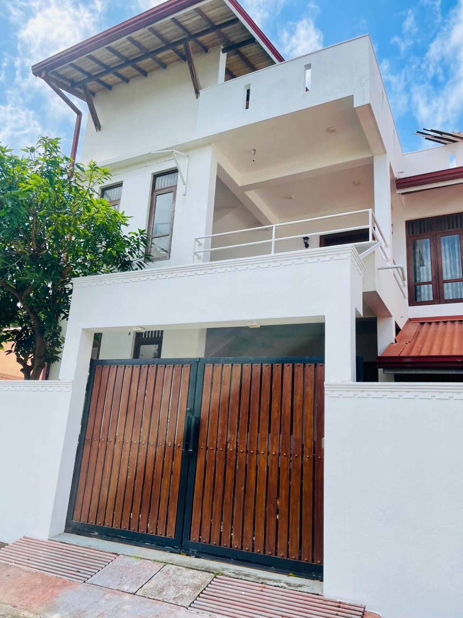 Sand & Surf Guest House نيجومبو المظهر الخارجي الصورة
