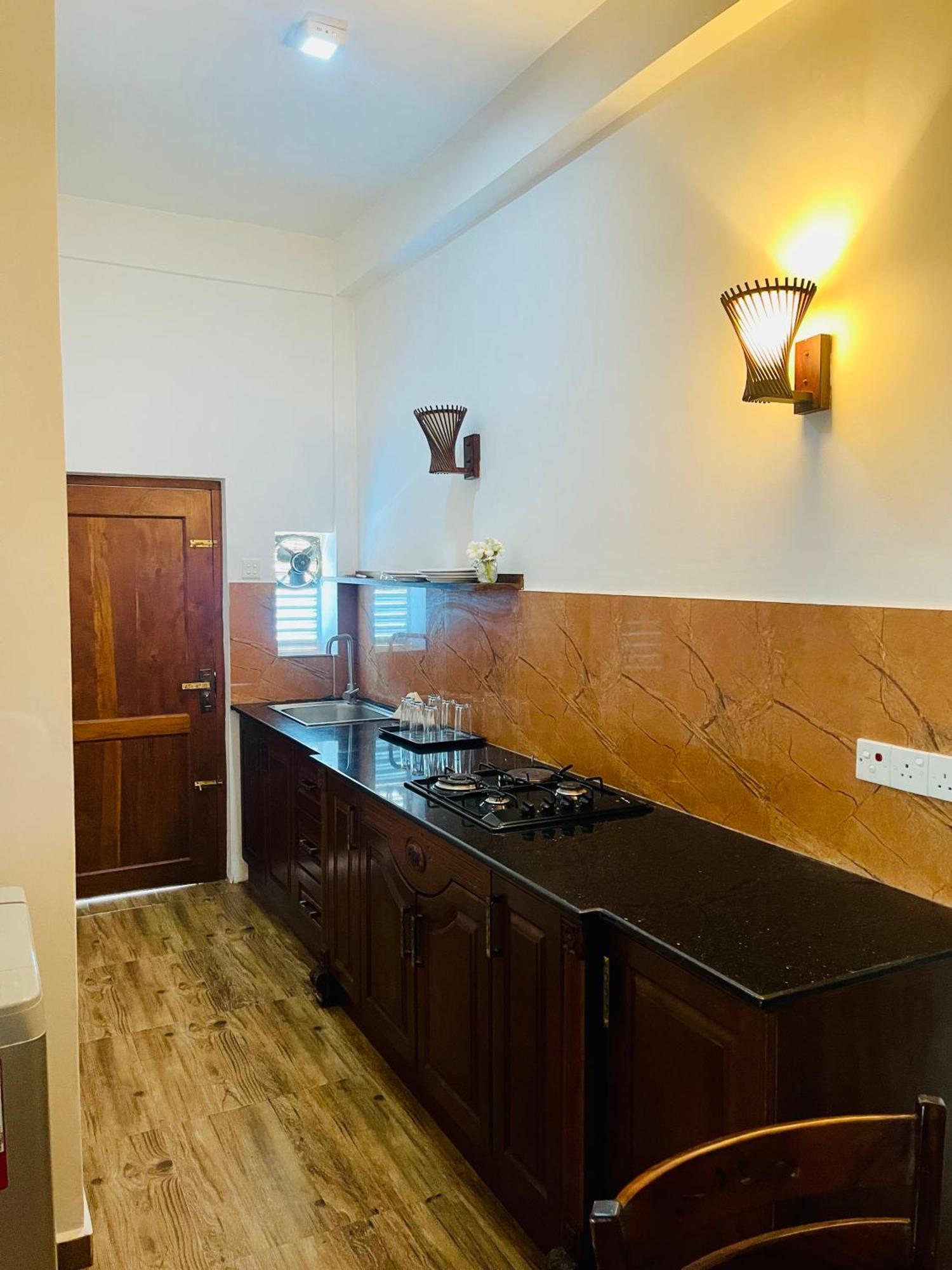 Sand & Surf Guest House نيجومبو المظهر الخارجي الصورة