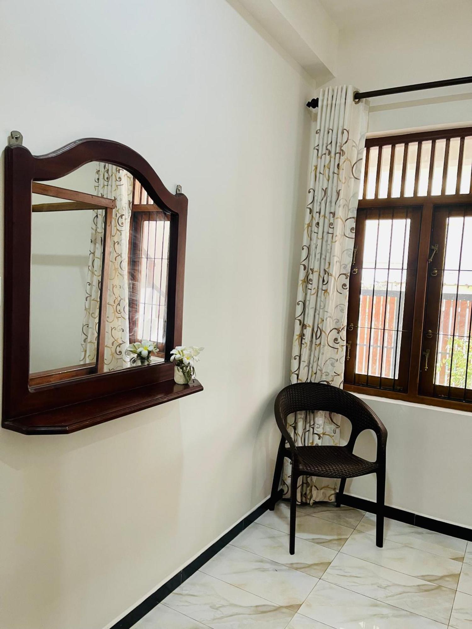 Sand & Surf Guest House نيجومبو المظهر الخارجي الصورة