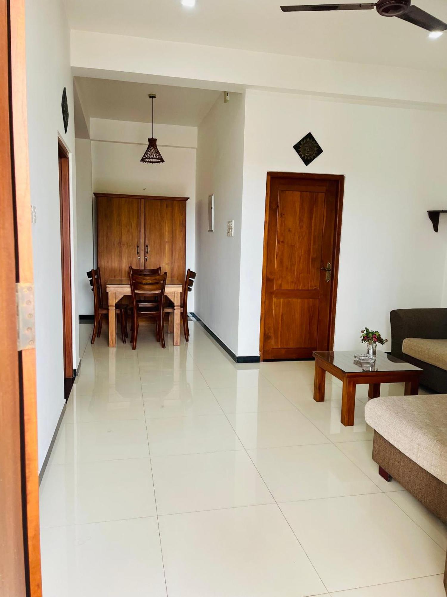 Sand & Surf Guest House نيجومبو المظهر الخارجي الصورة