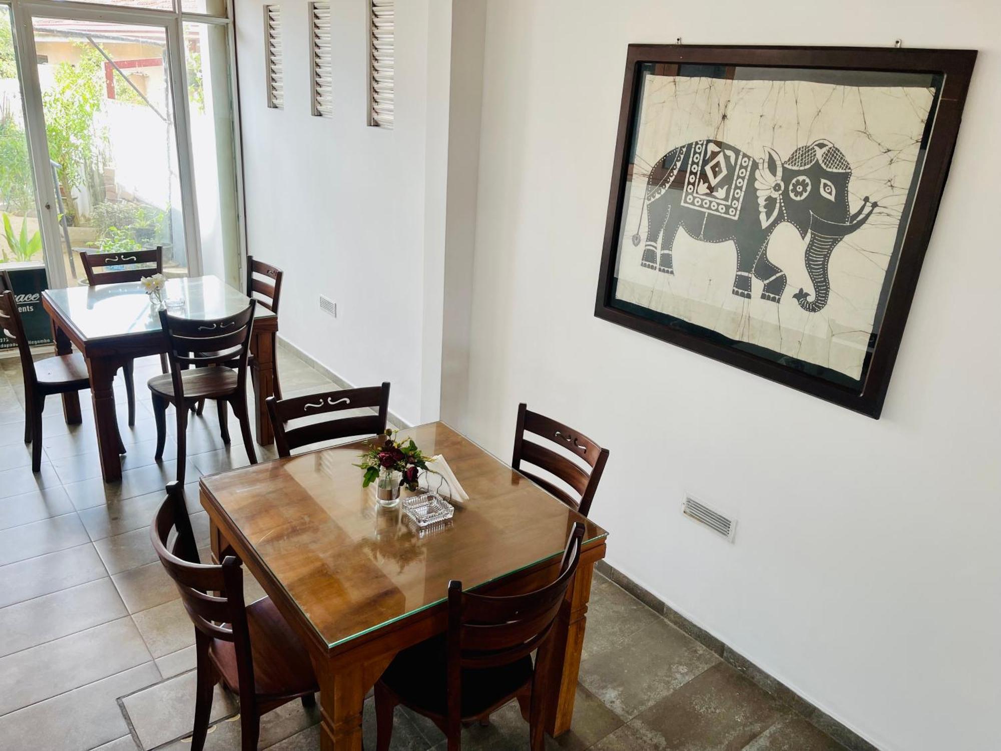 Sand & Surf Guest House نيجومبو المظهر الخارجي الصورة